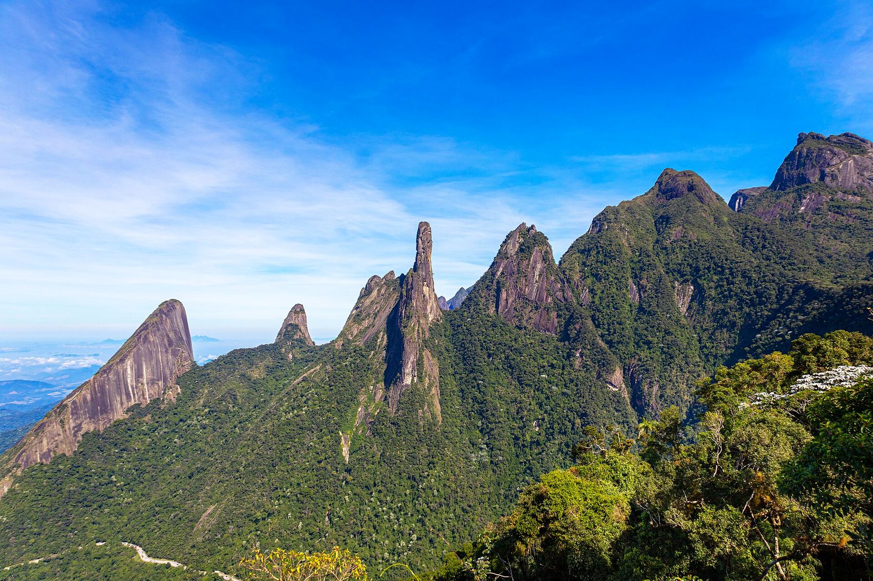 Picos de pedra no Parque Nacional da Serra dos Órgãos